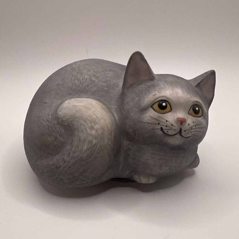 Mann Japan Gray Curled Cat Figurine Porcelain Cat Sculpture Collectible